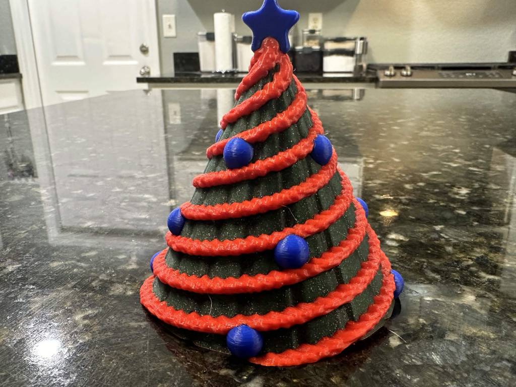 3D printed Christmas tree decoration - Flameingo Forge