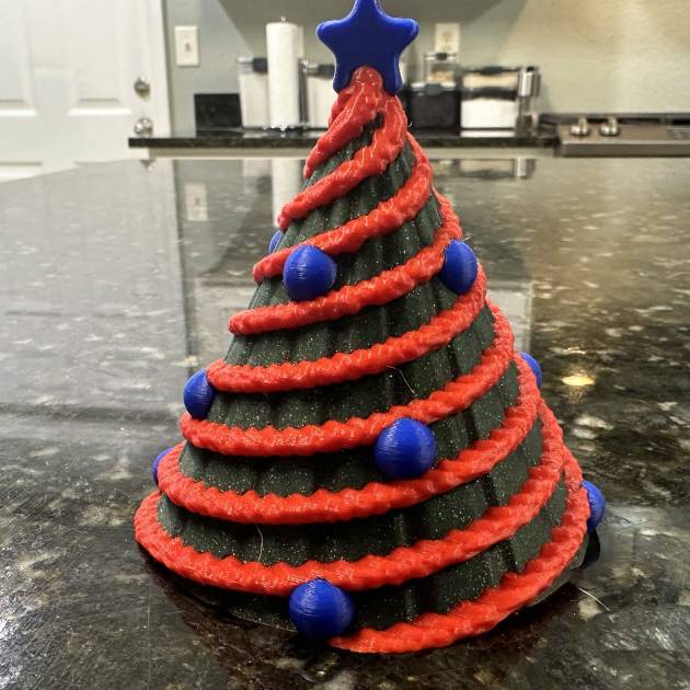 3D printed Christmas tree decoration - Flameingo Forge